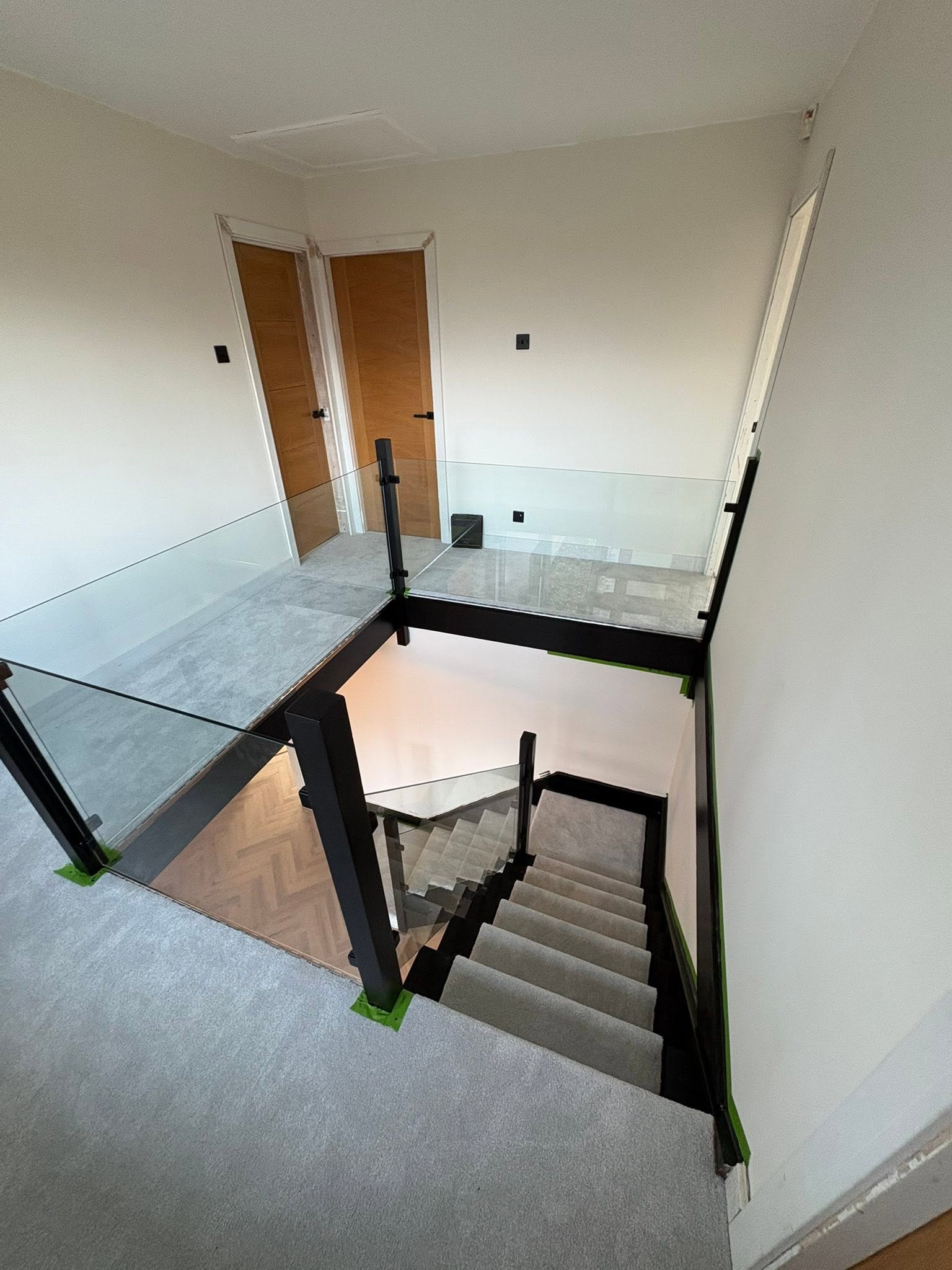 Floating staircase with frameless glass balustrade